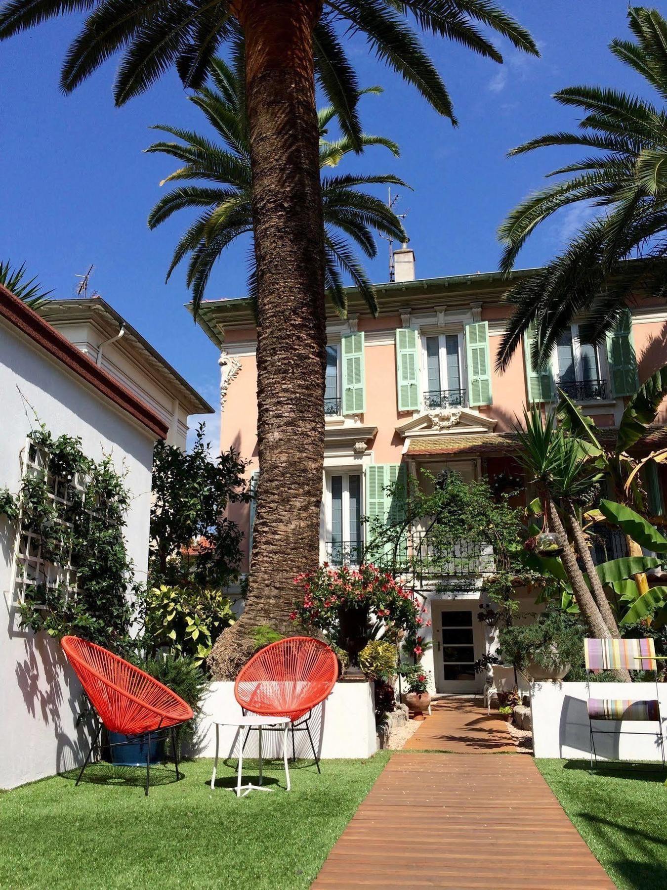 Rose Hotel