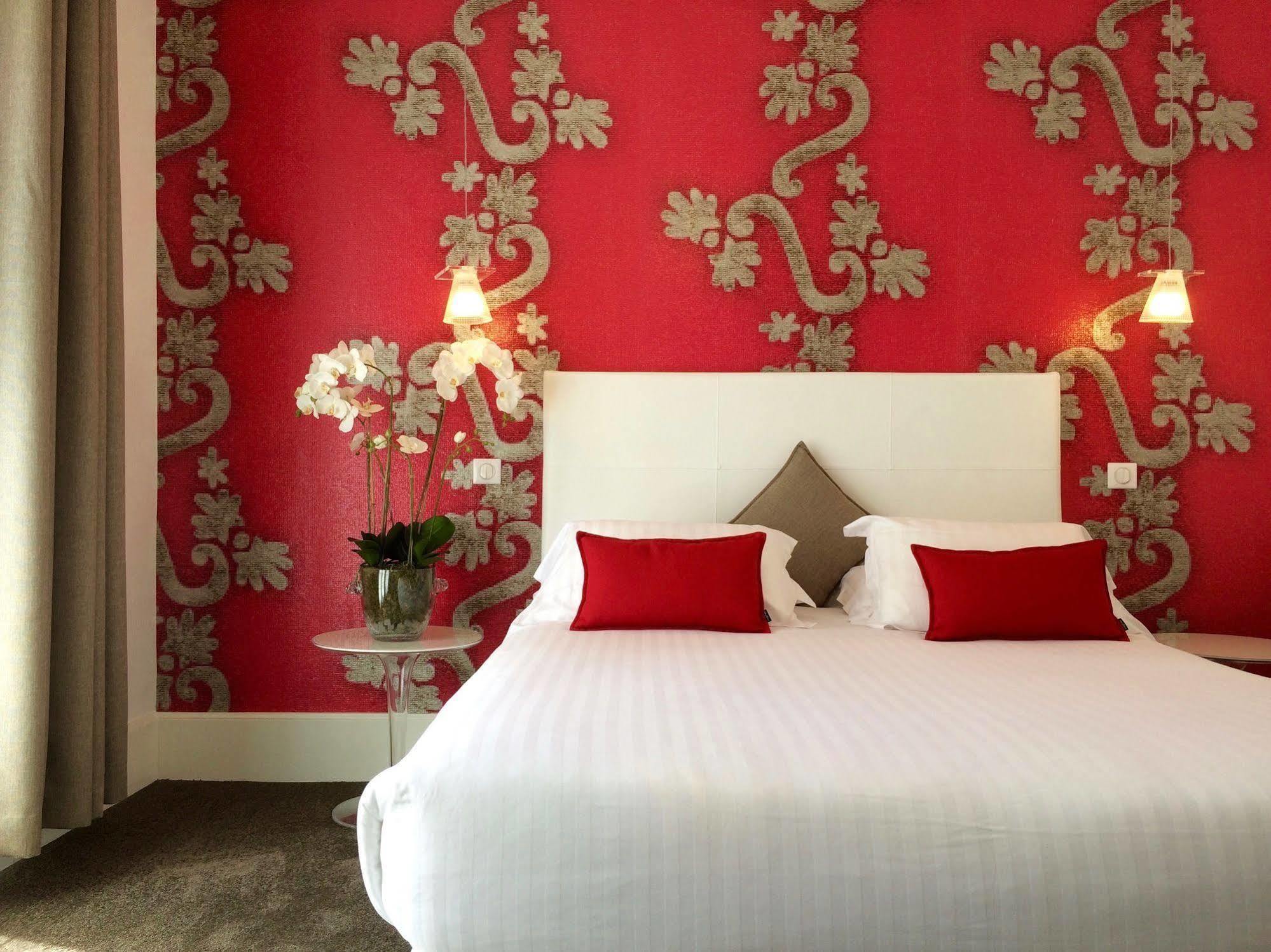 Rose Hotel