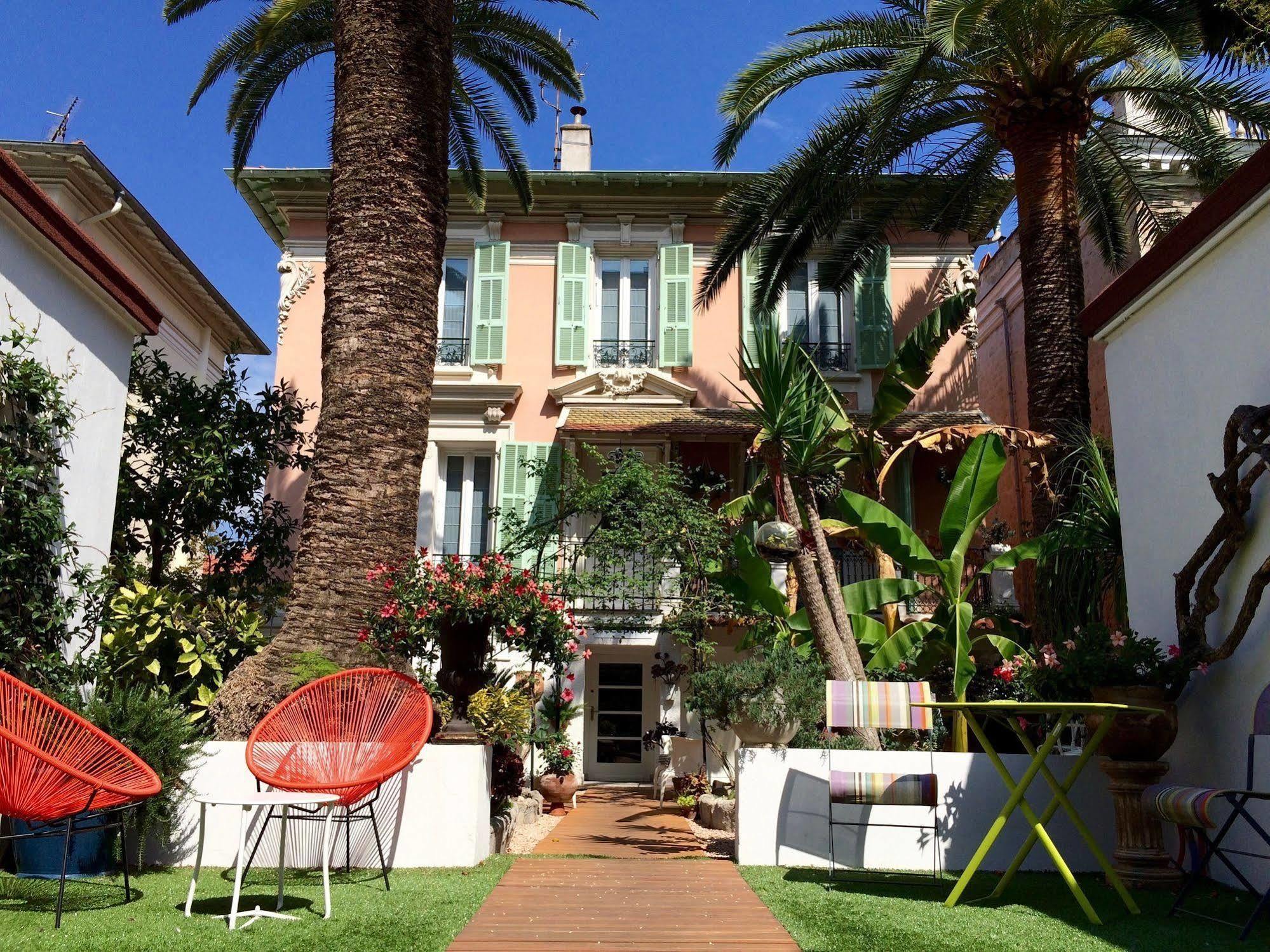 Rose Hotel