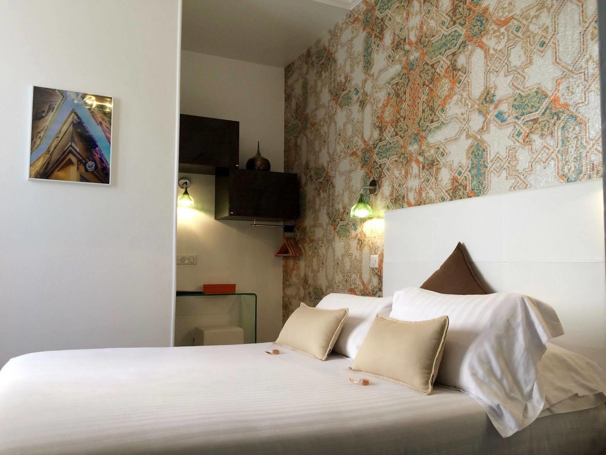 Rose Hotel
