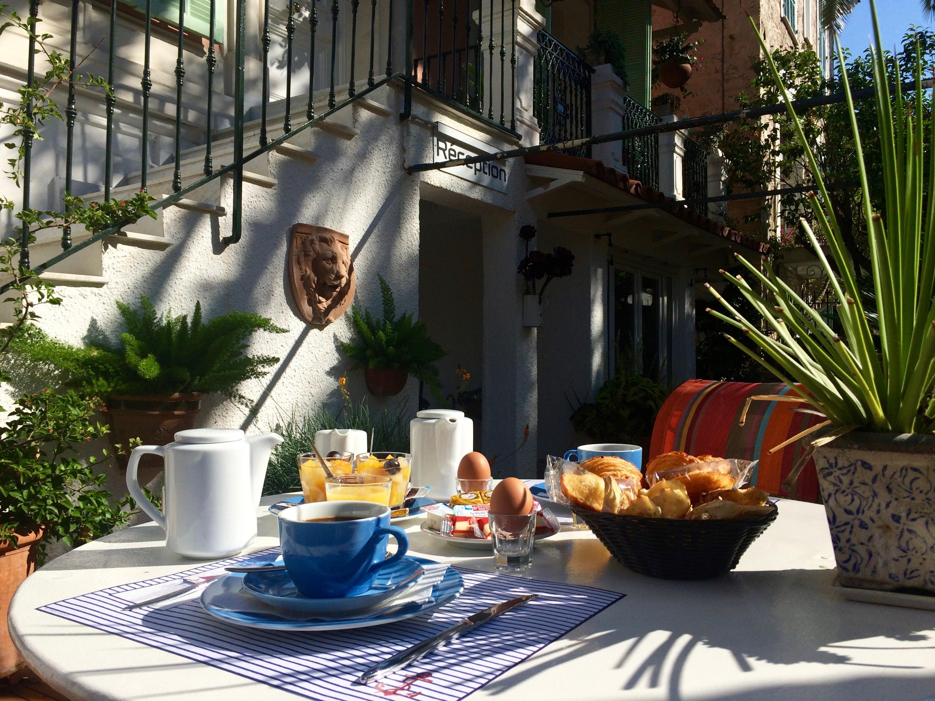 Rose Hotel